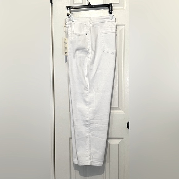 Hint of Blu Women’s Jeans, Straight Leg, Stretch Denim, White, Size 34, NWT - Picture 3 of 11